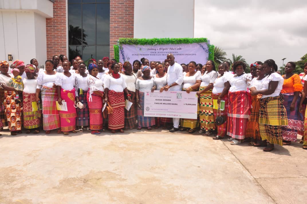 Isiama women with the twelve million naira cheque presented at the Isiama Women’s Empowerment event